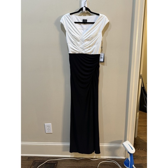 Adrianna Papell‎ Women's Pleated Layered Gown Size 4 Black And Ivory - Picture 3 of 9